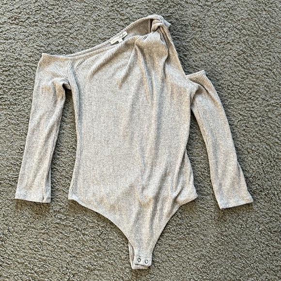 Express Off Shoulder Twist Neck Taupe Knit Bodysuit, Medium NWOT - Picture 1 of 10